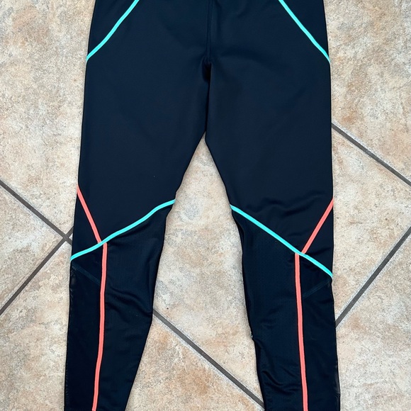 LOVE & SPORTS Workout Leggings (Large) - Picture 6 of 11